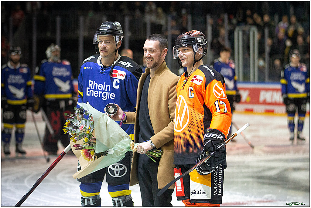 PENNY DEL; Koelner Haie- Fishtown Pinguins Bremerhaven; Koeln, 25.11.2021
